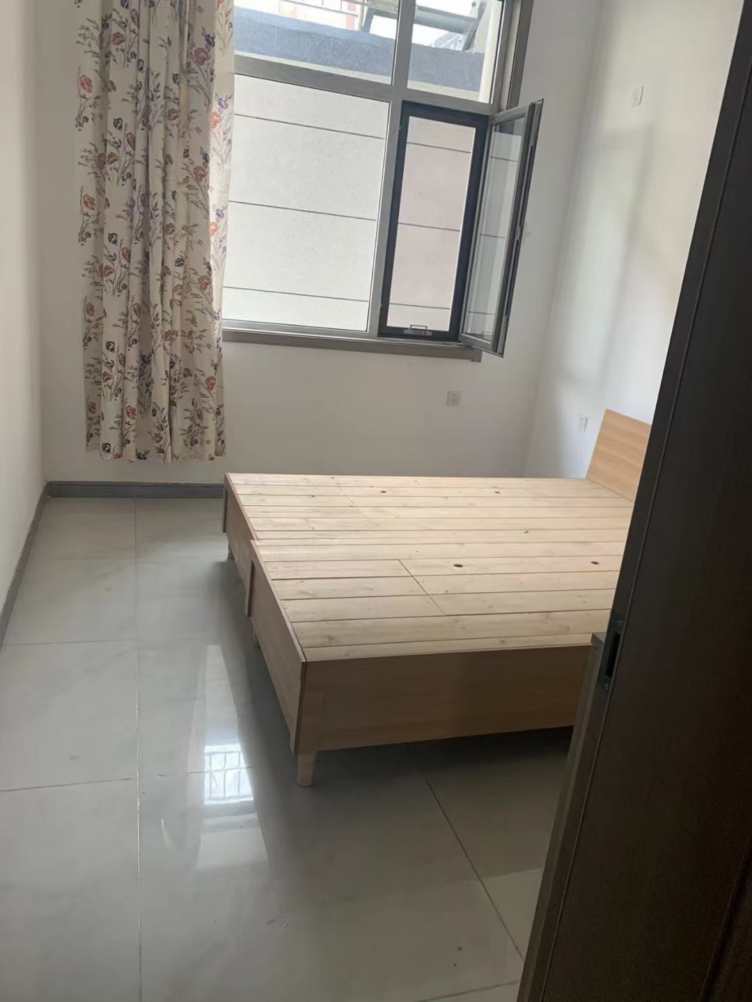 �䰲�и�ǿСѧ������Ԫ¥����