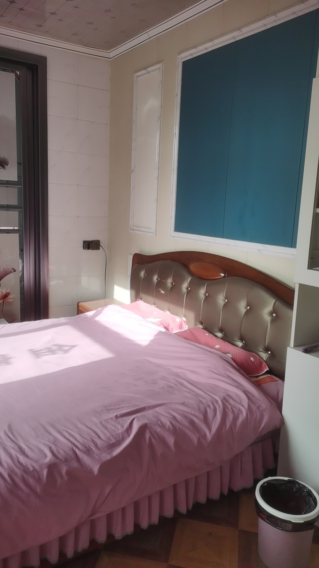 ��������Ǹ�����Ԫ¥һ��һ��