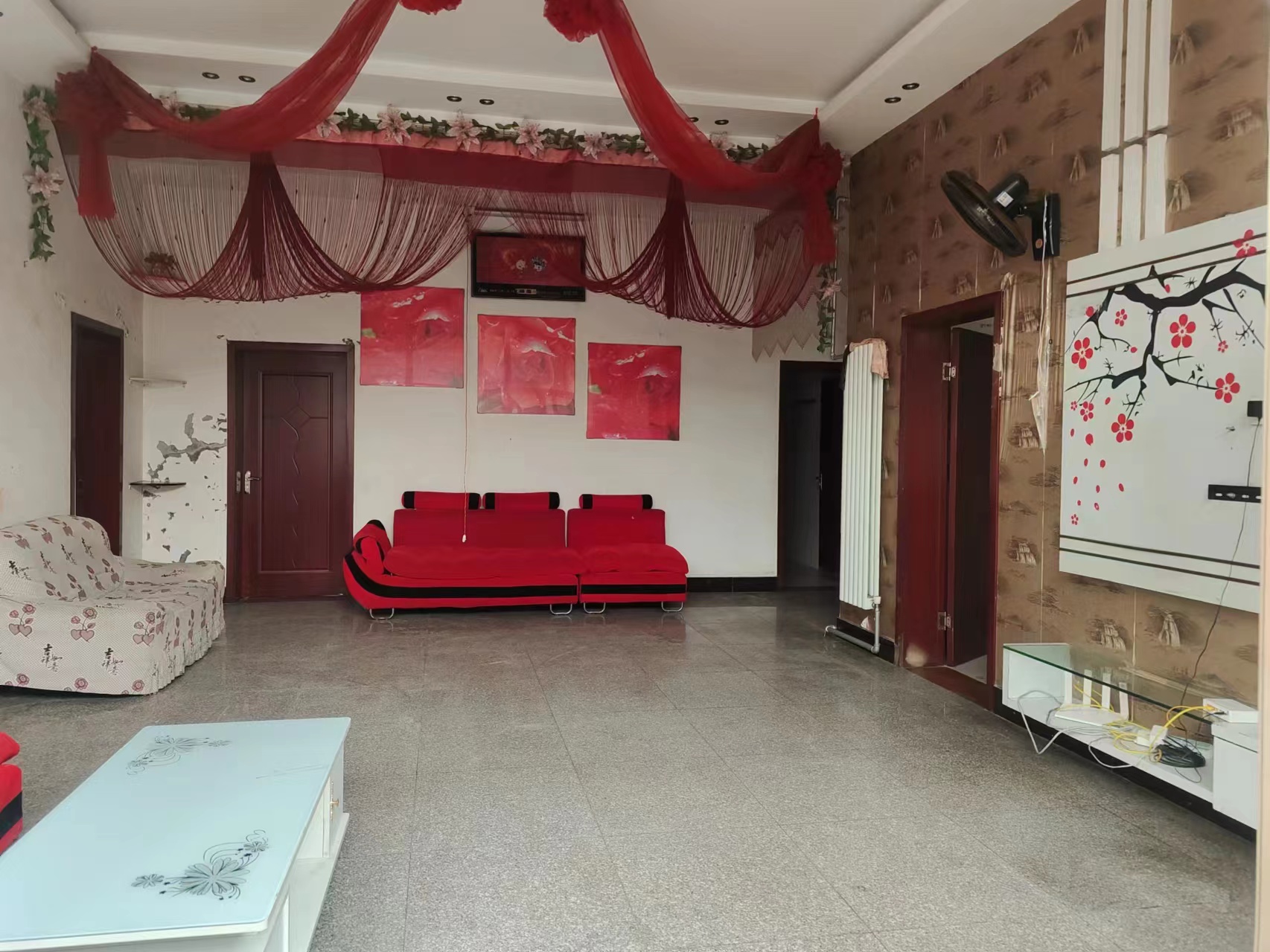 ��Կ����ʱ�������ʷ�Դ19438���ⶫɽ����������СԺ����һ��һ��һ����90ƽ���̻���ˮ���յ����ӱ��䣬���¹�ɳ���輸���