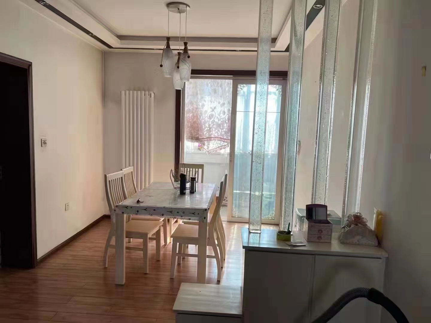 ���ݳ��⣬ �䰲�� ����С�� �ж�������һ����¥�����⣬�ҵ���ȫ�������ס���ɴ�һ��λ����ͨ�������������С����С���ԷСѧ������Ը�ⷿ��