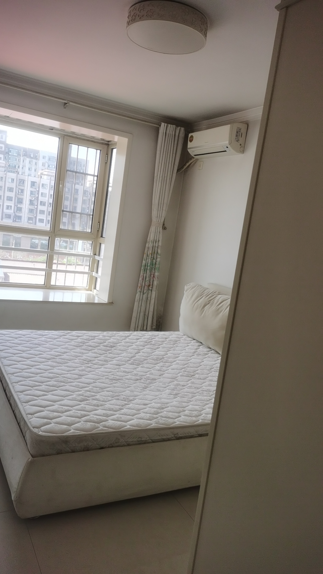 ������԰�´���Ԫ¥����һ��