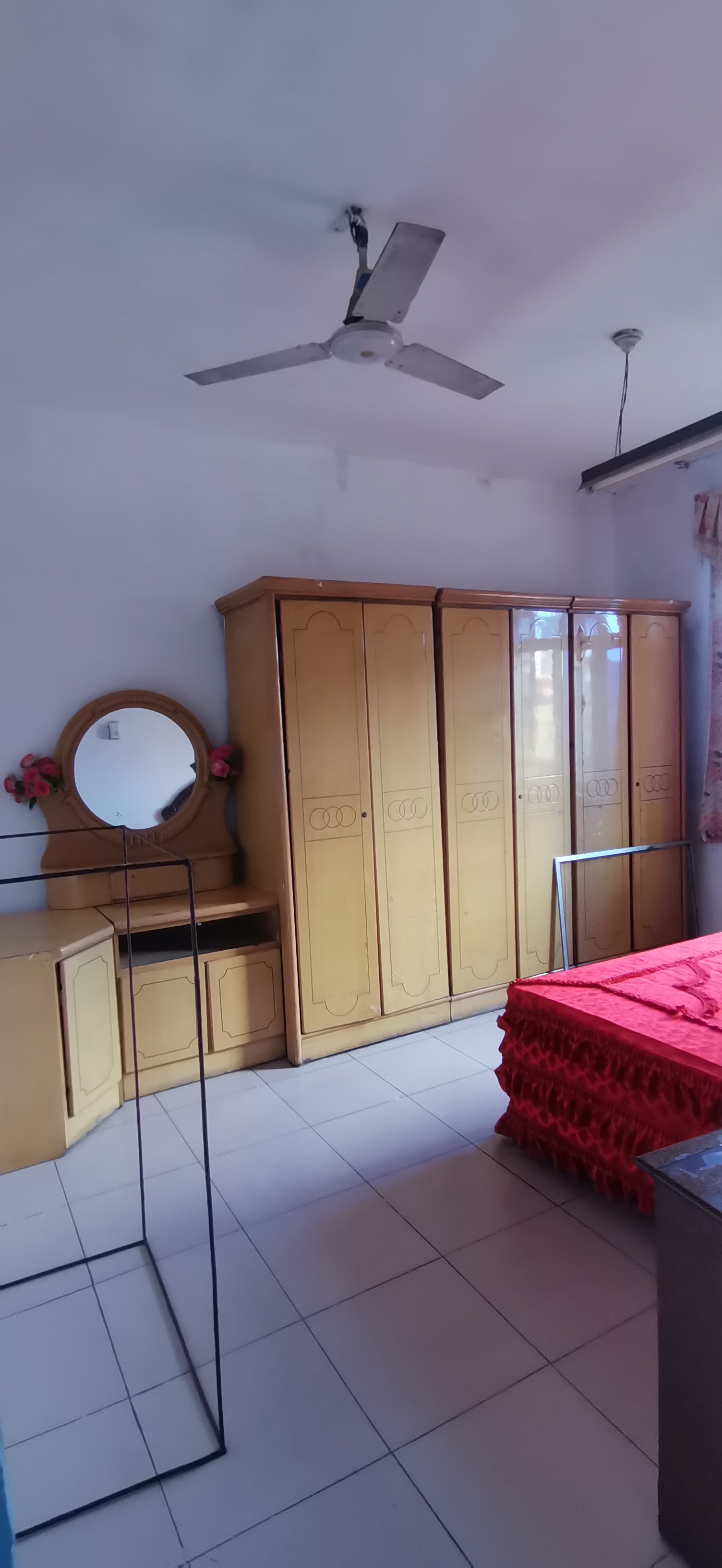 ����Сѧ������һ��Ԫ¥����