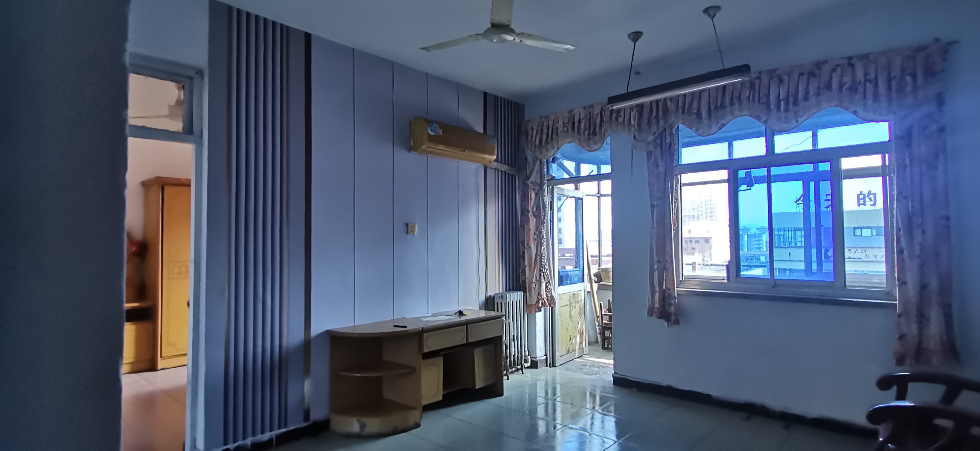 ����Сѧ������һ��Ԫ¥����