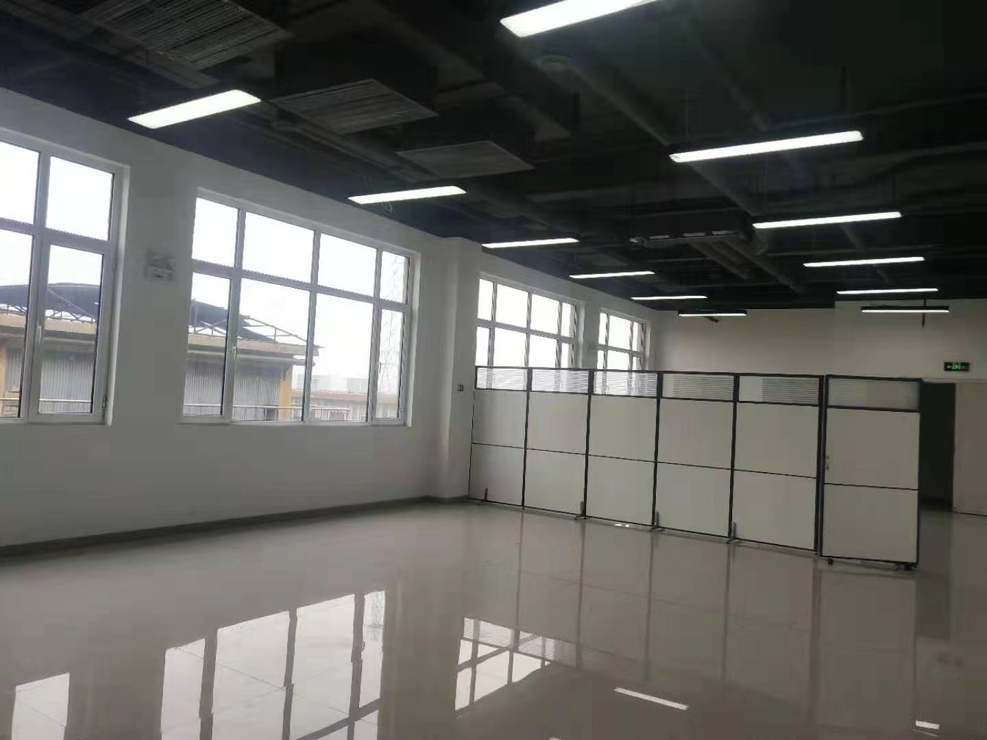 ���̳���