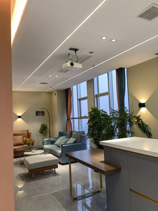 ����װ����Ƹ�ͷ�����