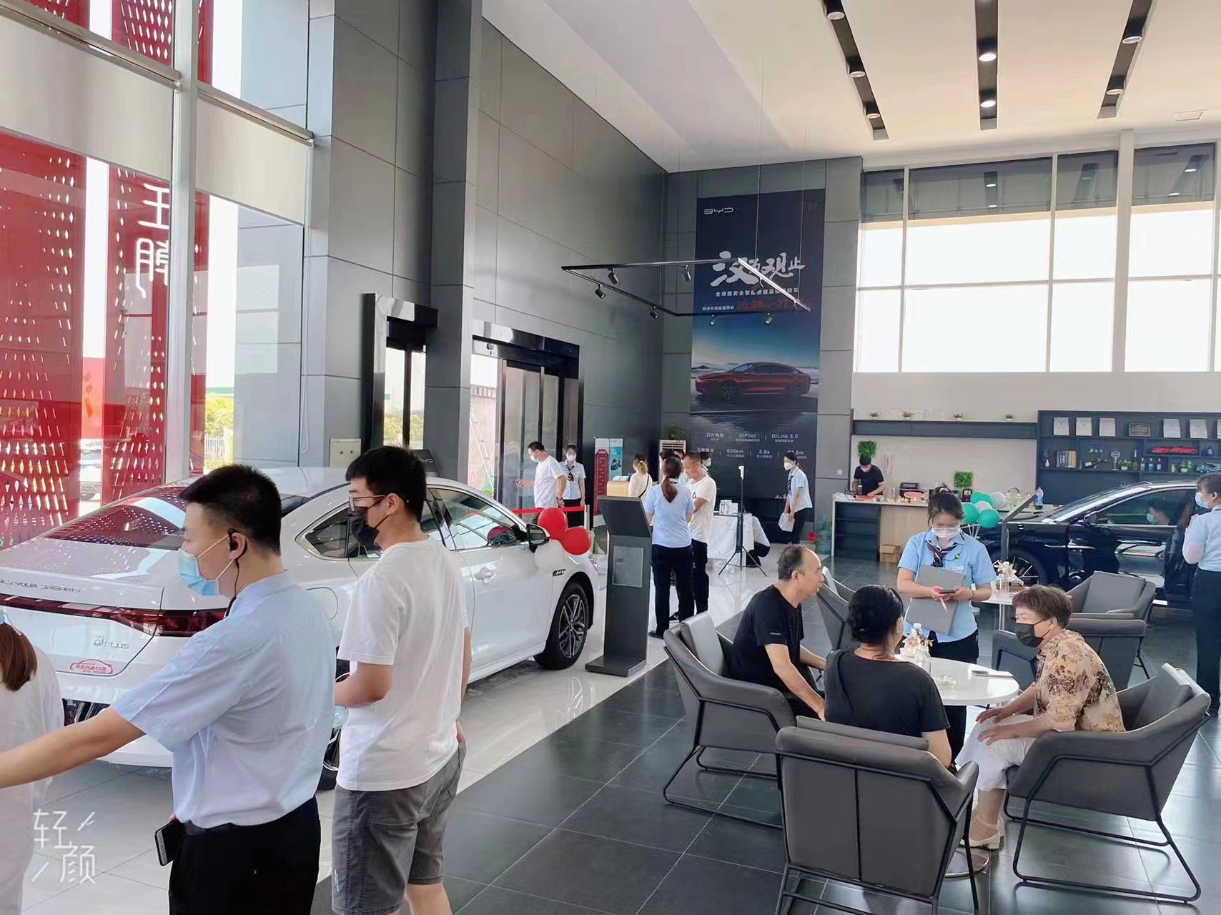 ���ǵ���Ƹ������Ա������ͷ�������Ƶý��רԱ