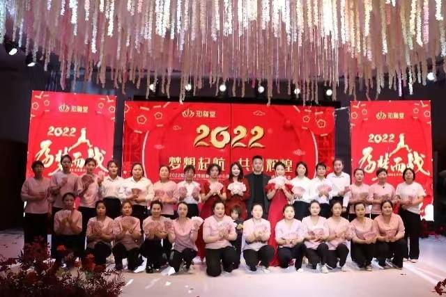 ֪�������ݵ���Ƹǰ̨һ����н��3000+