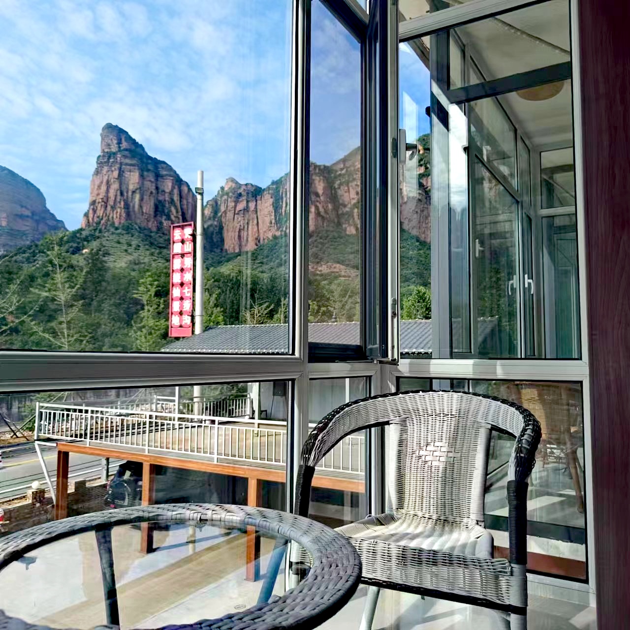 �߲�������־Ƶ���Ƹ������ǰ̨����Ա