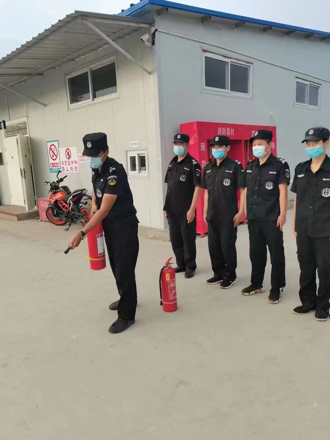 ����������˾����Ƹ������Ա����