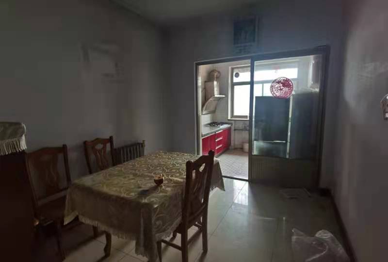 ũ���ּ���¥��������һ����¥�´�С����Ժ�ڿ���ͣ����