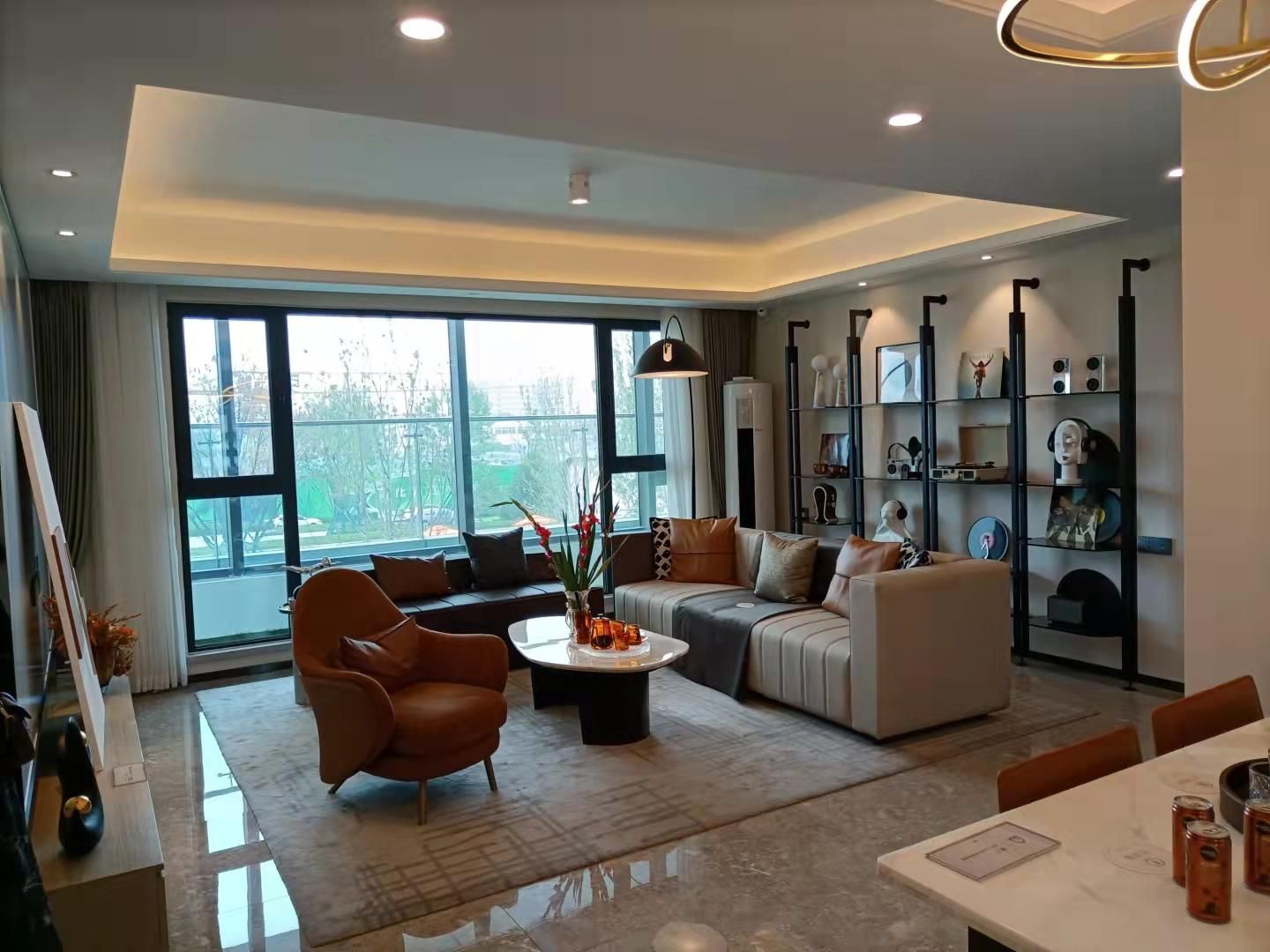 ���˾�180ƽ�׾�װ����¶̨�������