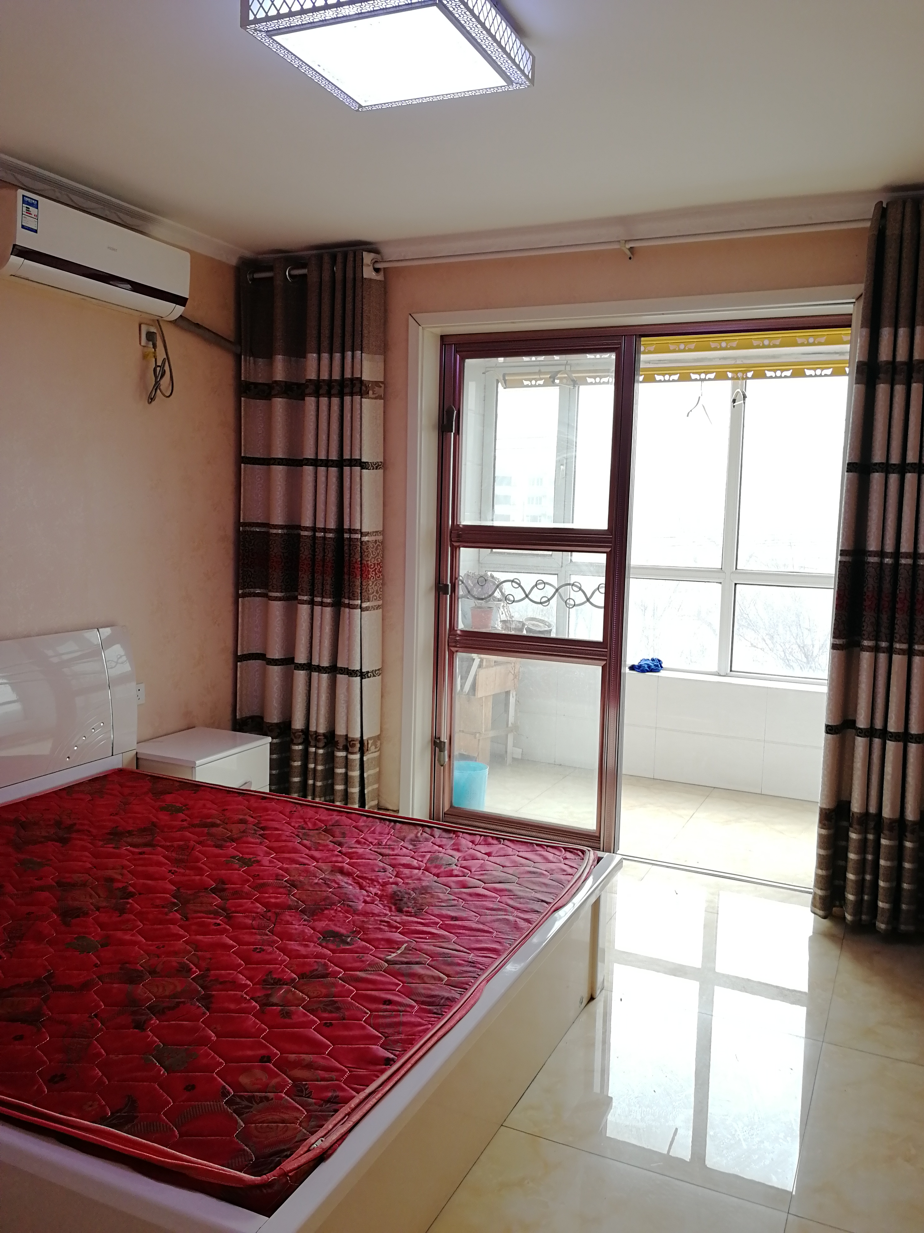 ���·������ȪС����װ�ߵ���Ԫ¥����