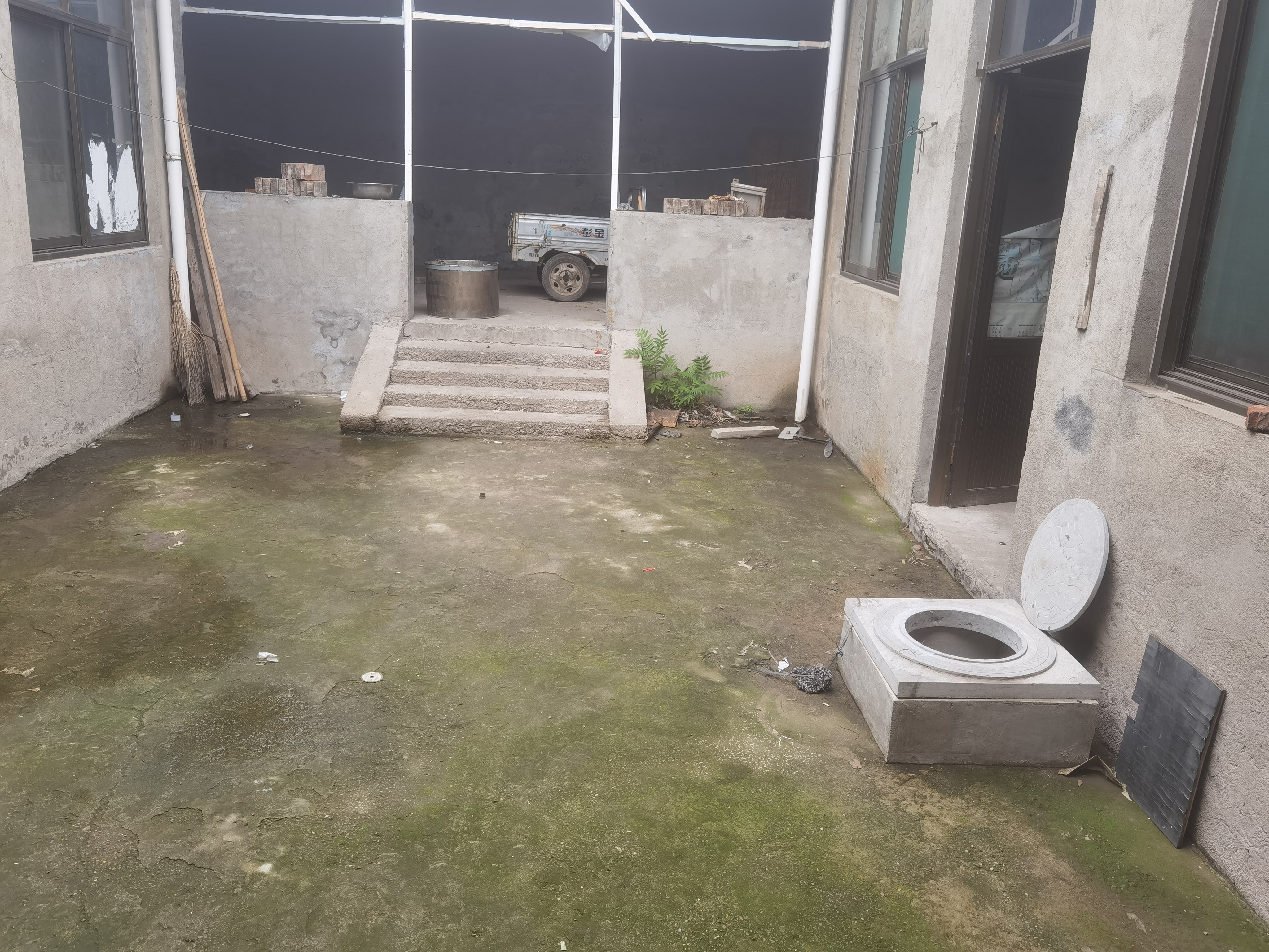 �����䰲��ׯ��һ��װ�ĺ�Ժ