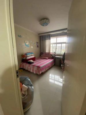 ����ͬ��С������һ����¥����5500 19930881059