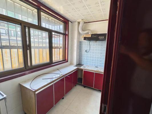 ���ض���һ����¥�յ�18303365312