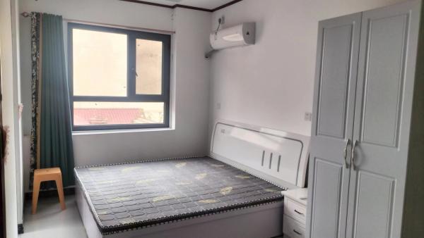 ������ԷСѧ����һ��500�������и���һ�Ҵ������ܶ���