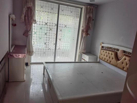 �����������ͣ��һ��7500����16000��װ��ͣ����