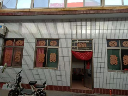 �ĺ�Ժ���⣬λ�ڶ���Сѧ��