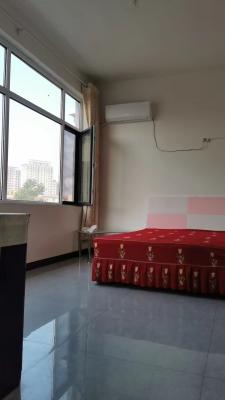 �����¥Сѧ��������һ�����пյ����䣬ϴ�»��������ס��