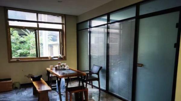 ���������칫130ƽ�����ͣ���ٽֶ�¥19930881059