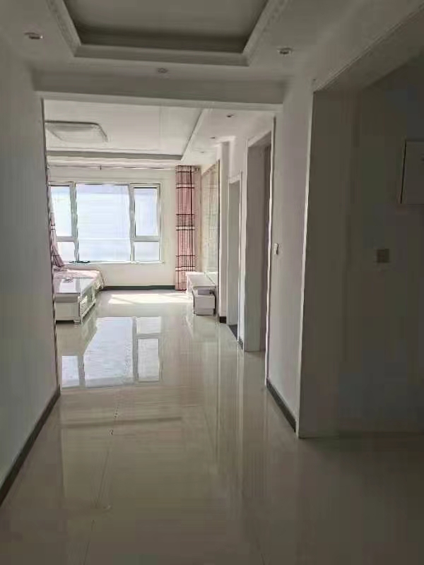 ������ɽСѧ������˳Ҽ��Ժ����һ���·���ů��12000