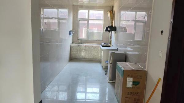 ��ǿСѧ��������һ�������ס18303365312