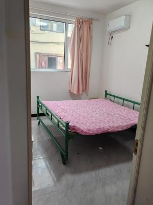 �������и�����700һ�ң�����һ������һ����1100��ͣ��