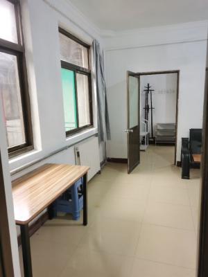 ����ֱ������һ���͹�Ԣ����һ��