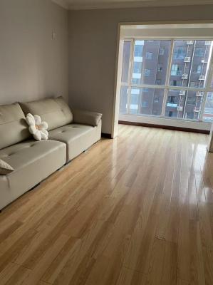 ����Сѧ��̩���Ҿ�װ12000�꣬���������¸�1100��ͣ��