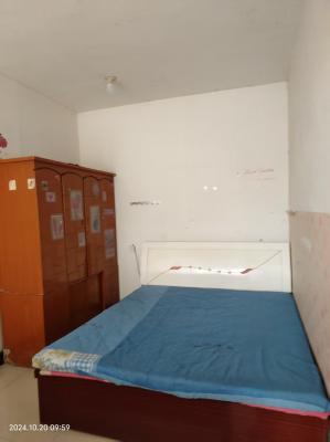 ����Сѧ����8800����ȪС������һ��16000 ����С������