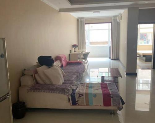 ��ԷСѧ�������ж���һ����¥12000����Ȫ����13500