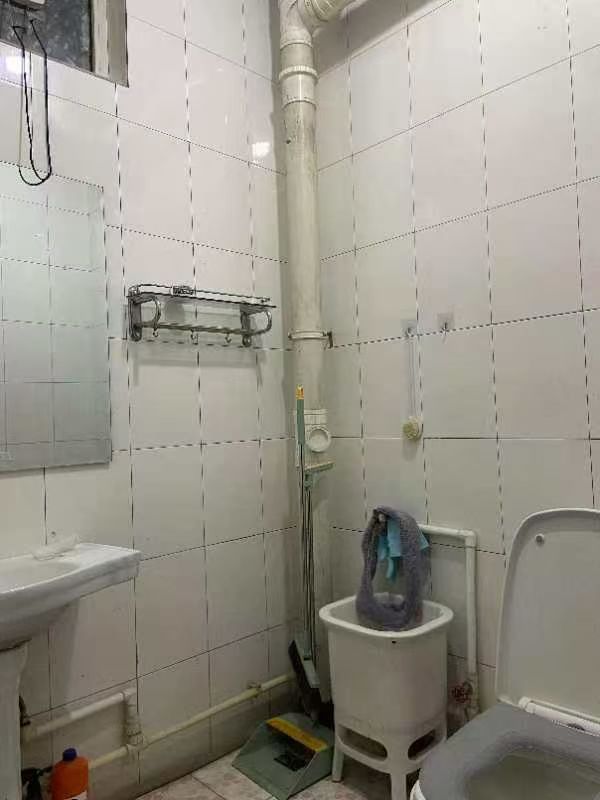 965b�������ԷС���м�¥�����Ҷ���һ������