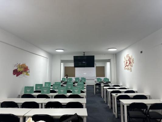 ���ҳ��⣬��ͶӰ����