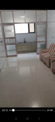 �ϻ�·����԰����һ������Сѧ���ݷ�12000��΢�Ŵ�绰