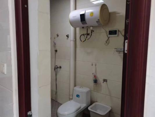 ���ʷ�ԴT19429���⣺���и�������һ��һ��һ��50ƽ ��¥��ˮ�� ���̻� �յ������ �绰18303365312һ��7000