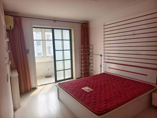 3834�����ɫ��԰С������ 130ƽ��¥�� ��������һ��һ�� �յ� ��ˮ���� �����ס 18303365312