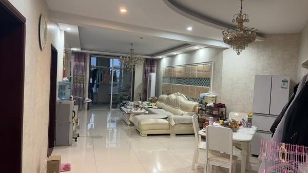 �䰲����ӢС����һ��Ԫ������Ҷ���һ��һ���м�¥��114ƽ �Ҿ߼ҵ���ȫ�������ס������������ϵ��ʽ:18303365312