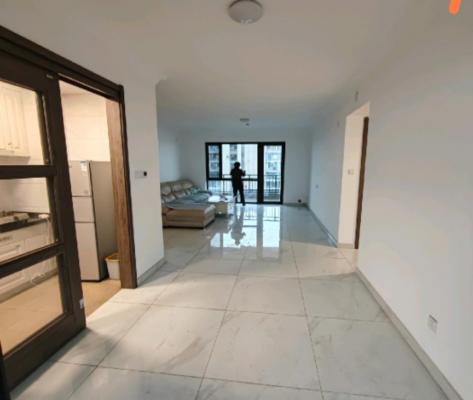 ͬ����԰�����·�����13000���׺׶��������·����յ�˫��