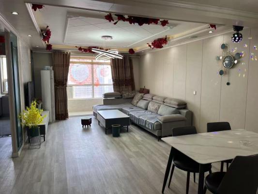 ������Է����һ��ʢ��԰��װ�����г�λ��绰��΢��