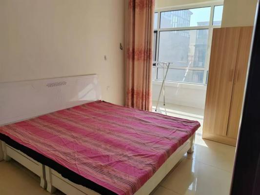 ��������ԷСѧ����һ����װ�ޣ�ʢ��԰���������ס��ͣ��