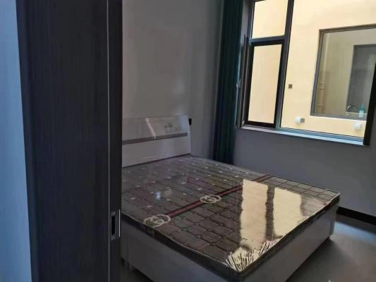 ��ǿСѧ˳�����һ��7000˫����ͣ��������8000��ͣ��