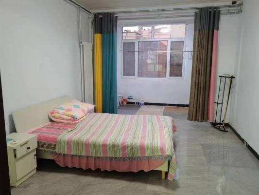 ���ж���һ��6500��ʢ����������һ����װ��һ��2С��