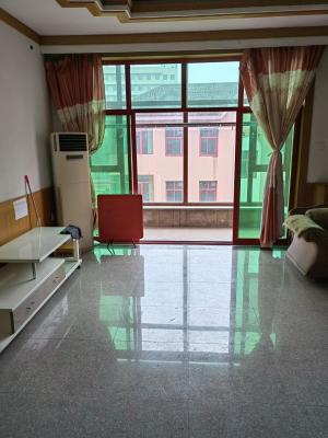 ���ж���һ��·�ߵ�һ��6500���Ϲ⻨԰����һ���ͣ��