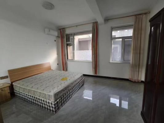 ������ԷСѧ������һ�Ҷ���һ��һ����60ƽһ¥���յ���ˮ�����̻�ȼ���ɳ���輸�¹�˫��10000