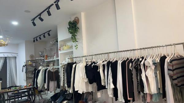 ������һ��3��Ůװ��ת��