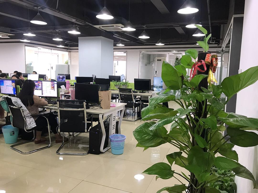 ��Ƹ����Ů����ͷ�