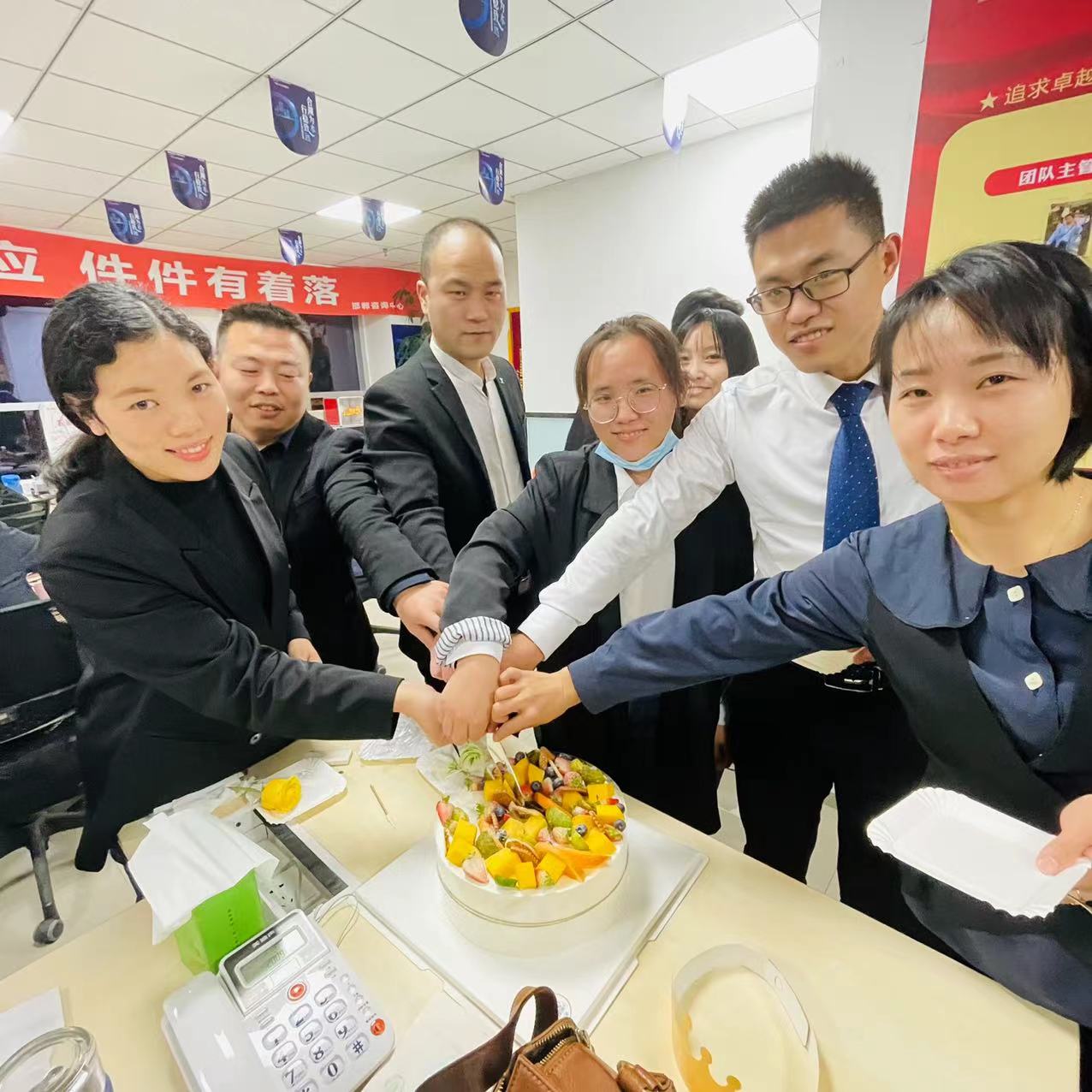 ��ѯ����+�����н2800��+����һ��