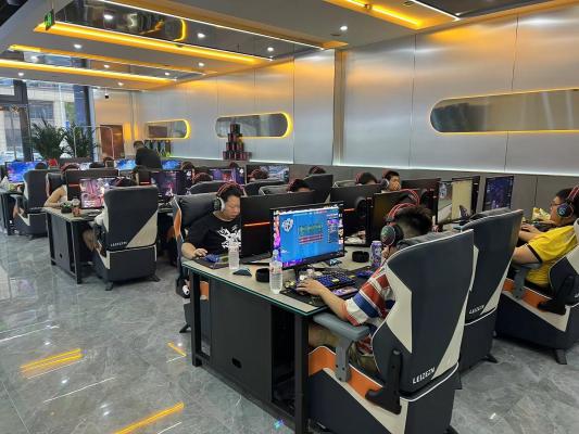 �ɻ�羺��Ƹ��